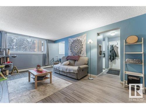 6 10230 122 Street, Edmonton, AB - Indoor Photo Showing Living Room