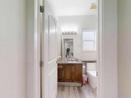 115 Lakeland Drive, Beaumont, AB - Indoor Photo Showing Bathroom