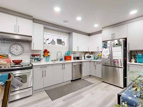 115 Lakeland Drive, Beaumont, AB - Indoor Photo Showing Kitchen