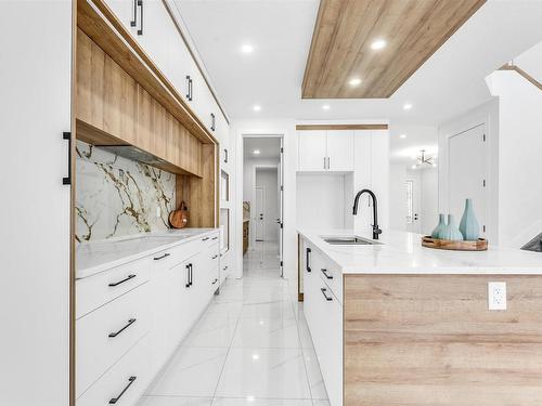 211 28 Street, Edmonton, AB - Indoor Photo Showing Kitchen With Upgraded Kitchen