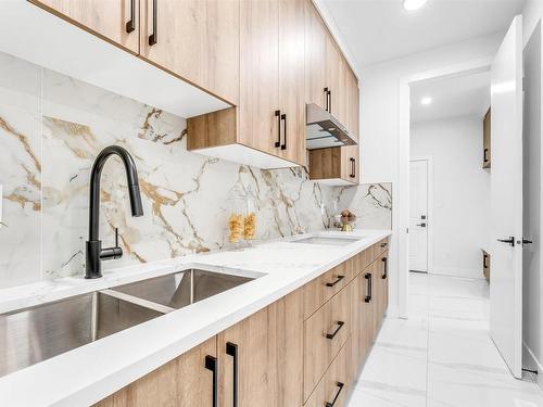 211 28 Street, Edmonton, AB - Indoor Photo Showing Kitchen With Double Sink With Upgraded Kitchen