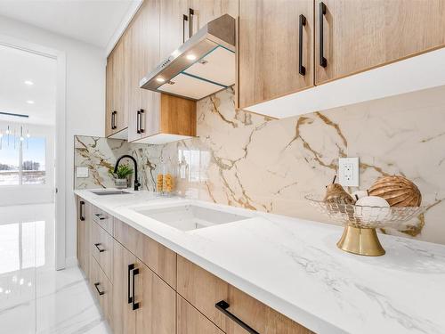 211 28 Street, Edmonton, AB - Indoor Photo Showing Kitchen