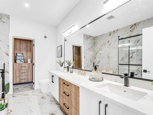 211 28 Street, Edmonton, AB - Indoor Photo Showing Bathroom