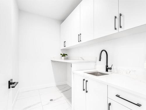 211 28 Street, Edmonton, AB - Indoor Photo Showing Kitchen