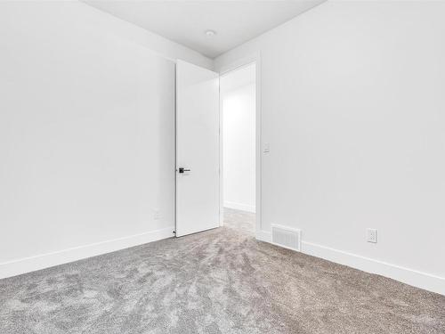 211 28 Street, Edmonton, AB - Indoor Photo Showing Other Room