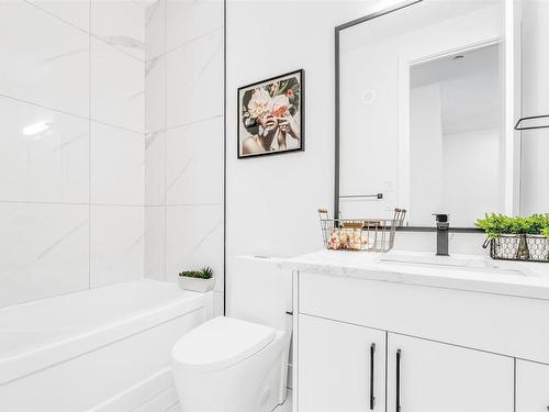 211 28 Street, Edmonton, AB - Indoor Photo Showing Bathroom