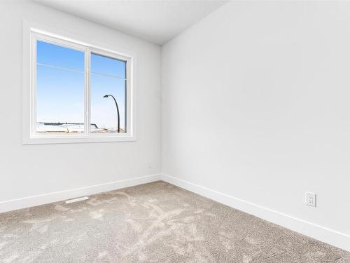 211 28 Street, Edmonton, AB - Indoor Photo Showing Other Room