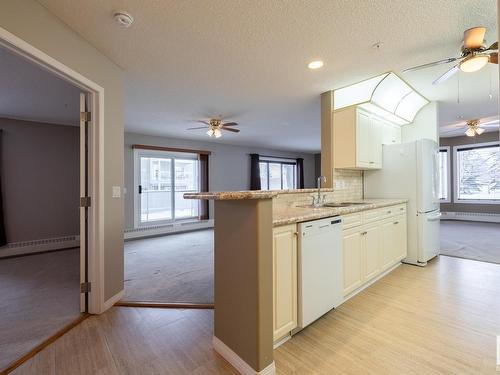 113 70 Crystal Lane, Sherwood Park, AB - Indoor Photo Showing Kitchen