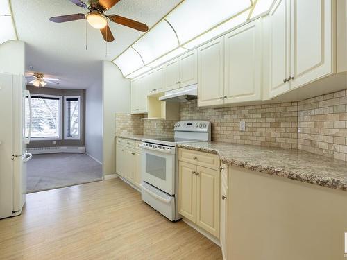 113 70 Crystal Lane, Sherwood Park, AB - Indoor Photo Showing Kitchen