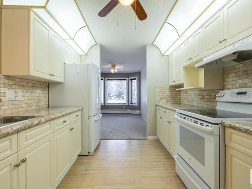 113 70 Crystal Lane, Sherwood Park, AB - Indoor Photo Showing Kitchen