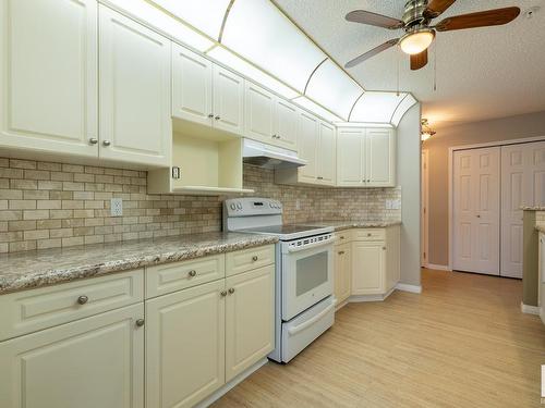 113 70 Crystal Lane, Sherwood Park, AB - Indoor Photo Showing Kitchen