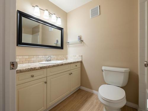 113 70 Crystal Lane, Sherwood Park, AB - Indoor Photo Showing Bathroom