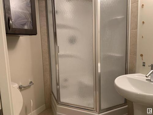 Edmonton, AB - Indoor Photo Showing Bathroom