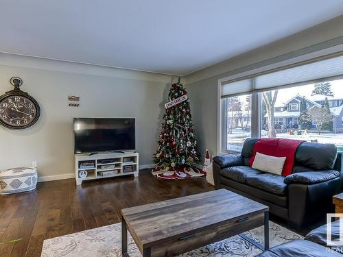 9739 148 Street, Edmonton, AB - Indoor Photo Showing Living Room