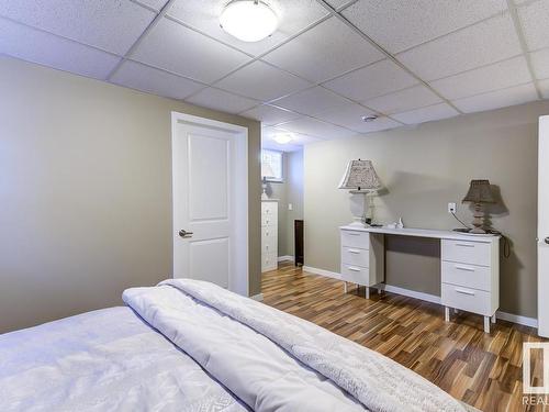 9739 148 Street, Edmonton, AB - Indoor Photo Showing Bedroom