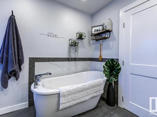 9739 148 Street, Edmonton, AB - Indoor Photo Showing Bathroom