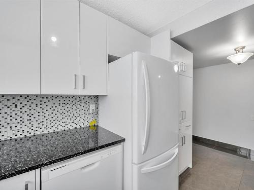 10634 Beaumaris Road, Edmonton, AB - Indoor Photo Showing Kitchen