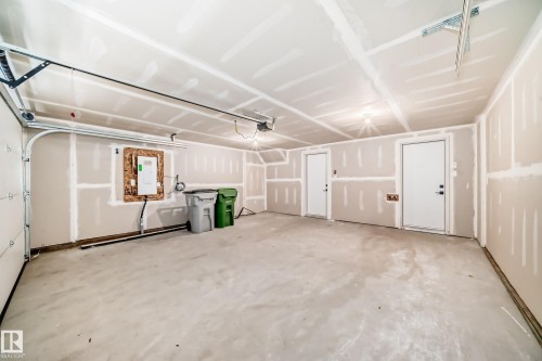 44 5 Rondeau Drive, St. Albert, AB - Indoor Photo Showing Garage