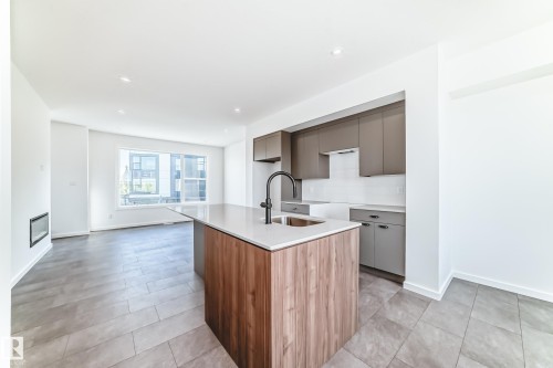44 5 Rondeau Drive, St. Albert, AB - Indoor Photo Showing Kitchen