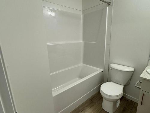 115 1025 Secord Promenade Nw, Edmonton, AB - Indoor Photo Showing Bathroom