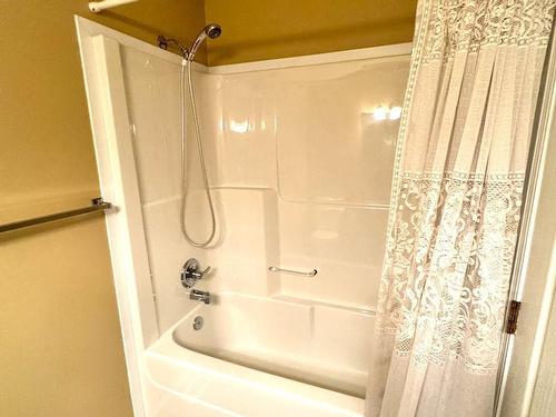 24 49 Colwill Boulevard, Sherwood Park, AB - Indoor Photo Showing Bathroom