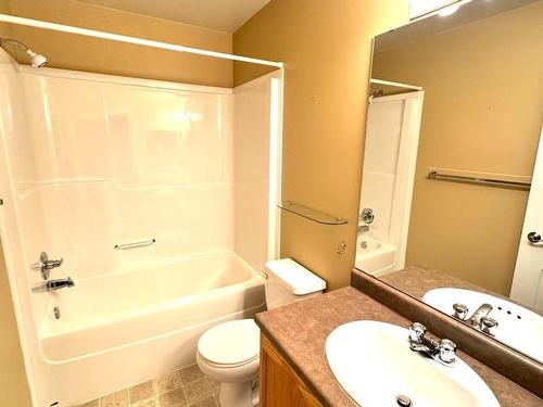 24 49 Colwill Boulevard, Sherwood Park, AB - Indoor Photo Showing Bathroom