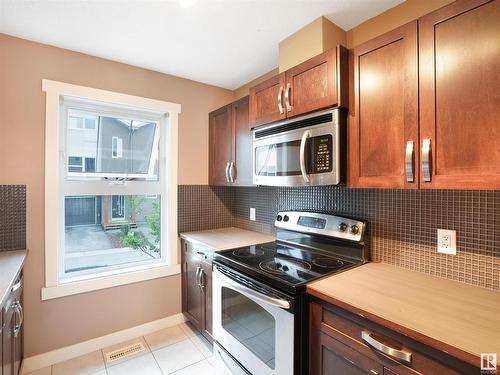 214 401 Southfork Drive, Leduc, AB - Indoor Photo Showing Kitchen