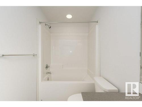 6324 176 Avenue, Edmonton, AB - Indoor Photo Showing Bathroom