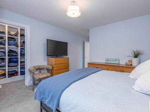 8534 81 Avenue, Edmonton, AB - Indoor Photo Showing Bedroom