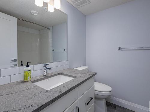 8534 81 Avenue, Edmonton, AB - Indoor Photo Showing Bathroom