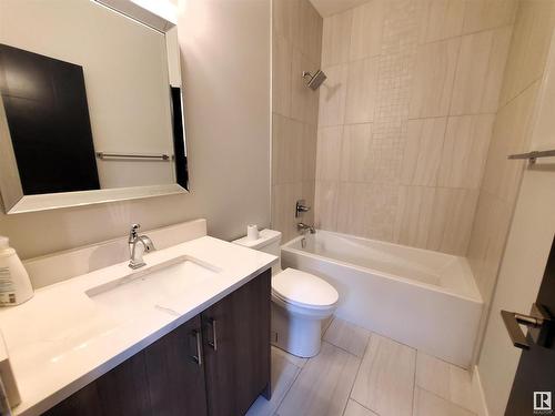 14032 106 Avenue, Edmonton, AB - Indoor Photo Showing Bathroom