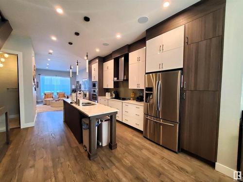 14032 106 Avenue, Edmonton, AB - Indoor Photo Showing Kitchen With Upgraded Kitchen