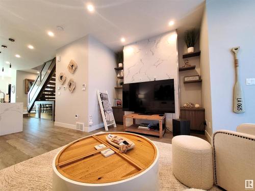 14032 106 Avenue, Edmonton, AB - Indoor Photo Showing Living Room