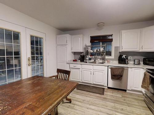 7116 187A Street, Edmonton, AB - Indoor Photo Showing Kitchen