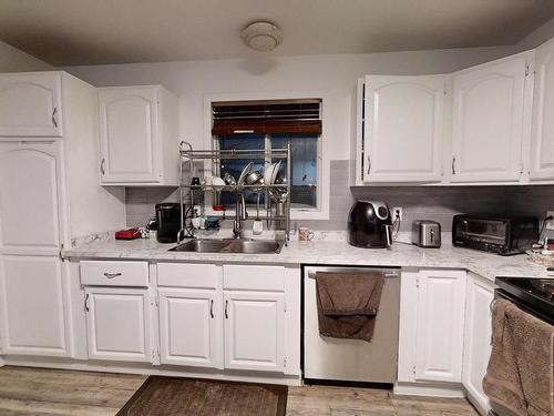 7116 187A Street, Edmonton, AB - Indoor Photo Showing Kitchen With Double Sink