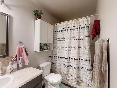 7116 187A Street, Edmonton, AB - Indoor Photo Showing Bathroom