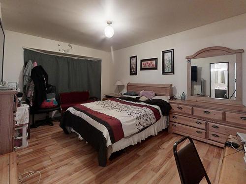 7116 187A Street, Edmonton, AB - Indoor Photo Showing Bedroom