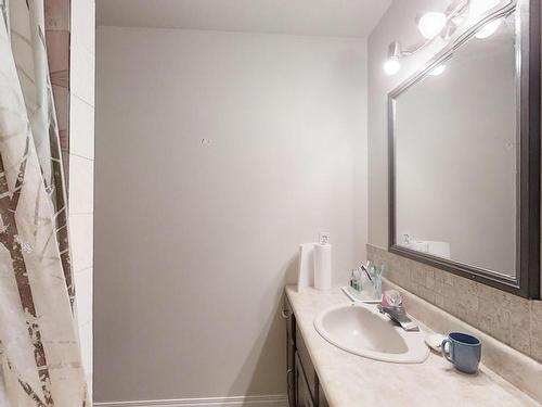 7116 187A Street, Edmonton, AB - Indoor Photo Showing Bathroom