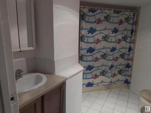 7116 187A Street, Edmonton, AB - Indoor Photo Showing Bathroom