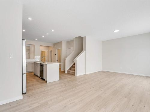 2118 Muckleplum Crescent, Edmonton, AB - Indoor Photo Showing Kitchen