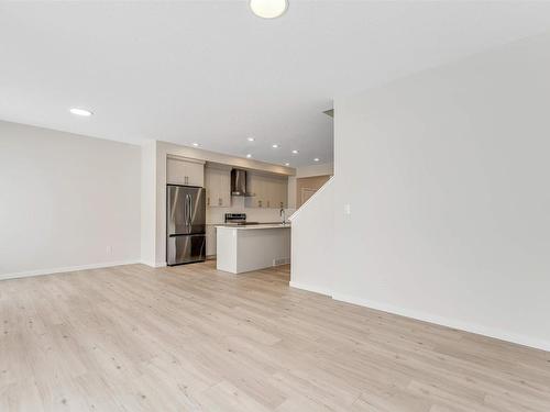 2118 Muckleplum Crescent, Edmonton, AB - Indoor Photo Showing Kitchen