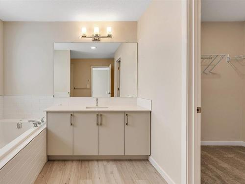 2118 Muckleplum Crescent, Edmonton, AB - Indoor Photo Showing Bathroom