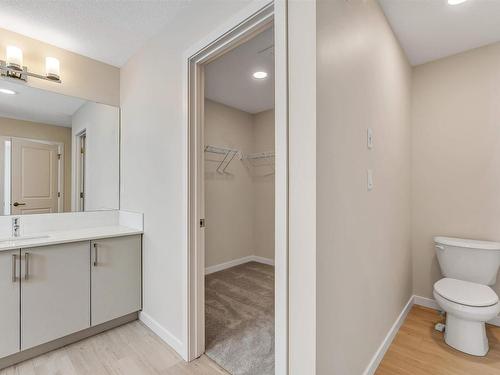 2118 Muckleplum Crescent, Edmonton, AB - Indoor Photo Showing Bathroom