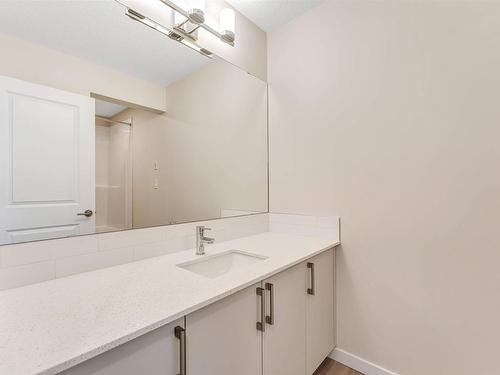 2118 Muckleplum Crescent, Edmonton, AB - Indoor Photo Showing Bathroom