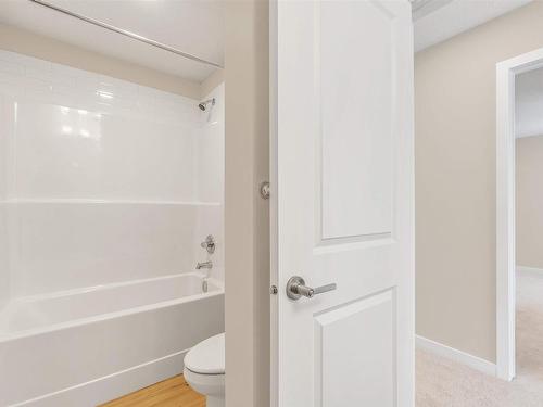 2118 Muckleplum Crescent, Edmonton, AB - Indoor Photo Showing Bathroom