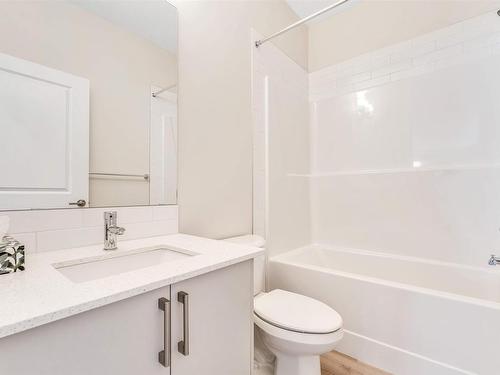 2118 Muckleplum Crescent, Edmonton, AB - Indoor Photo Showing Bathroom