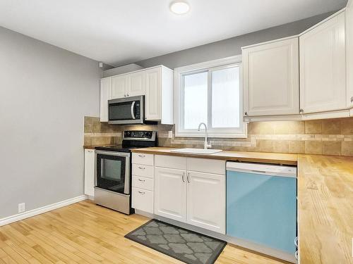 8429 Mill Woods Road, Edmonton, AB - Indoor Photo Showing Kitchen