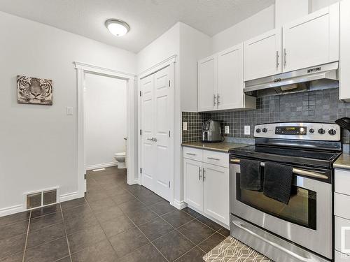 109 801 11 Street, Cold Lake, AB - Indoor Photo Showing Kitchen