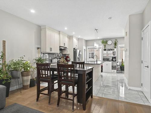 36 2803 14 Avenue, Edmonton, AB - Indoor Photo Showing Dining Room