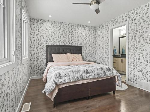 36 2803 14 Avenue, Edmonton, AB - Indoor Photo Showing Bedroom